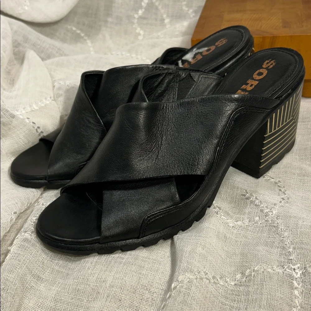 Sorel almost NEW soft glove leather slide in stacked heel sandals